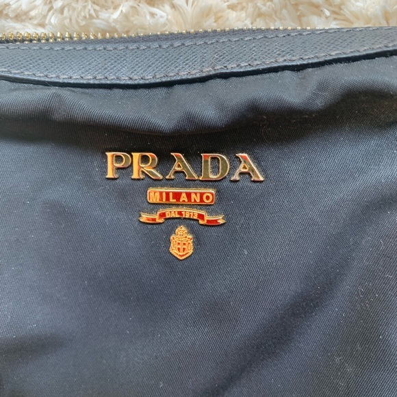 Prada purse - Picture 2 of 8